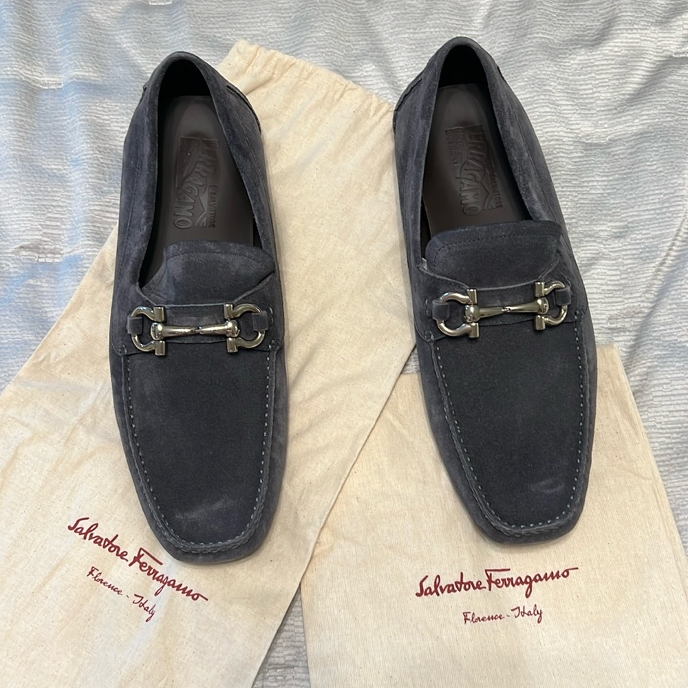 Salvatore Ferragamo Suede Charcoal Gray Drivers Sz 9 EE Never been Worn